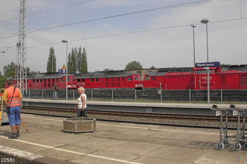 Bahn 056.jpg - Einfahrt von Lok 233 696-4 ins Bereitschaftsgleis. Im Hintergrund die BR232 Doppeltraktion (diesellok, br232, br233, doppeltraktion)